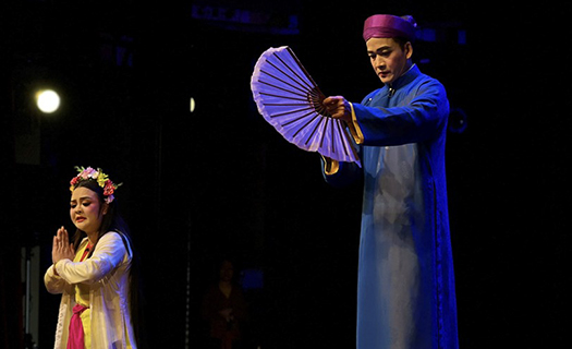 Khán giả đến chật kín khán phòng Nhà hát Chèo Việt Nam để xem chèo cổ “Súy Vân”